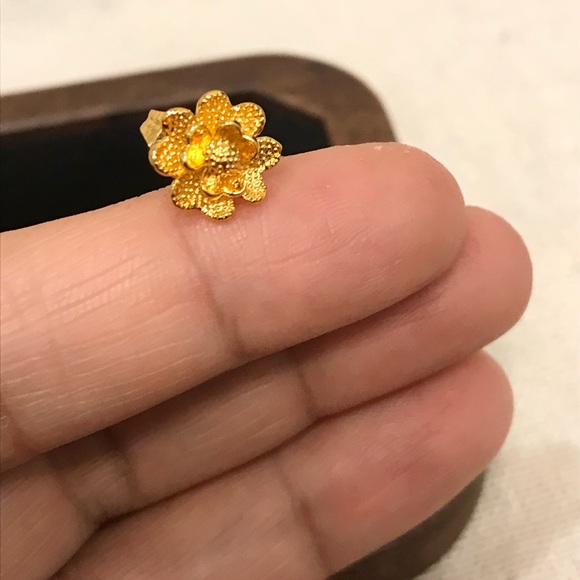 New- Flower Stud Earring, Gold Stud Earring for Women, Gold Earring, Studs, Gift - Picture 6 of 8
